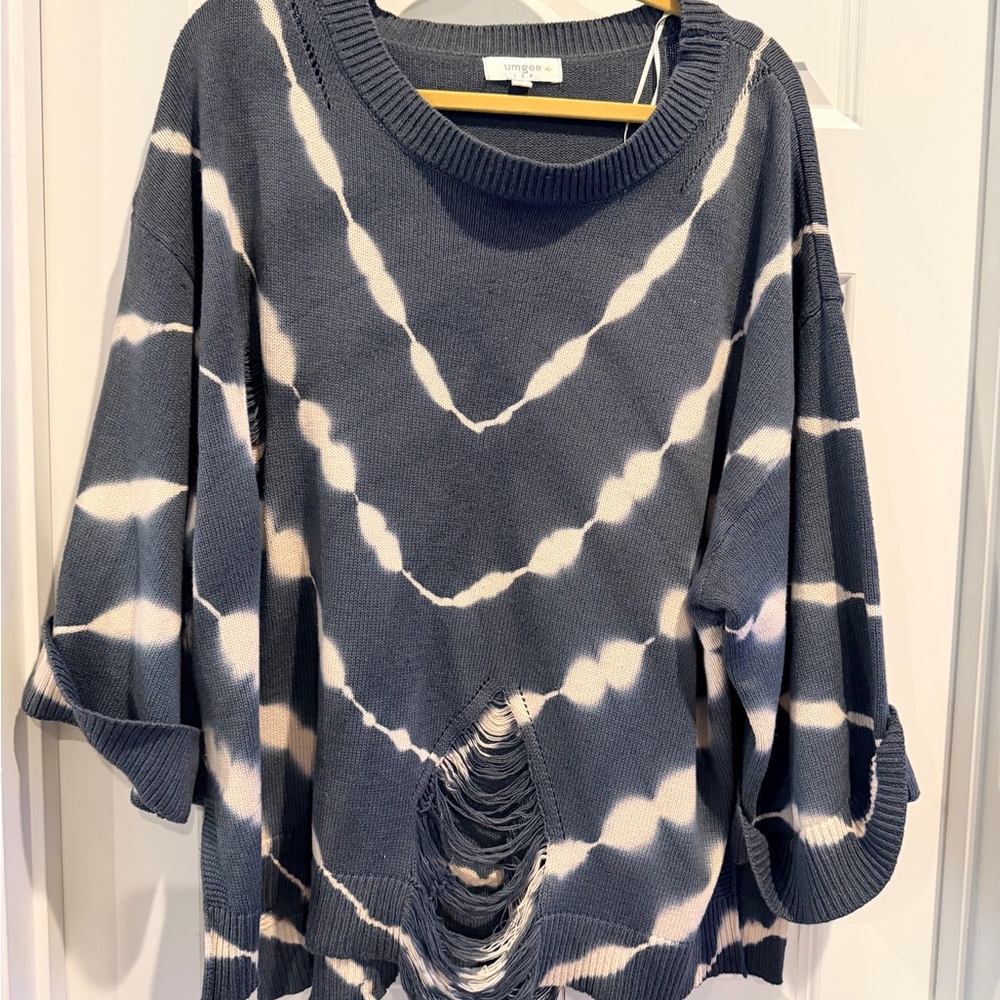 Umgee Gray and White Tie-Dye Sweater